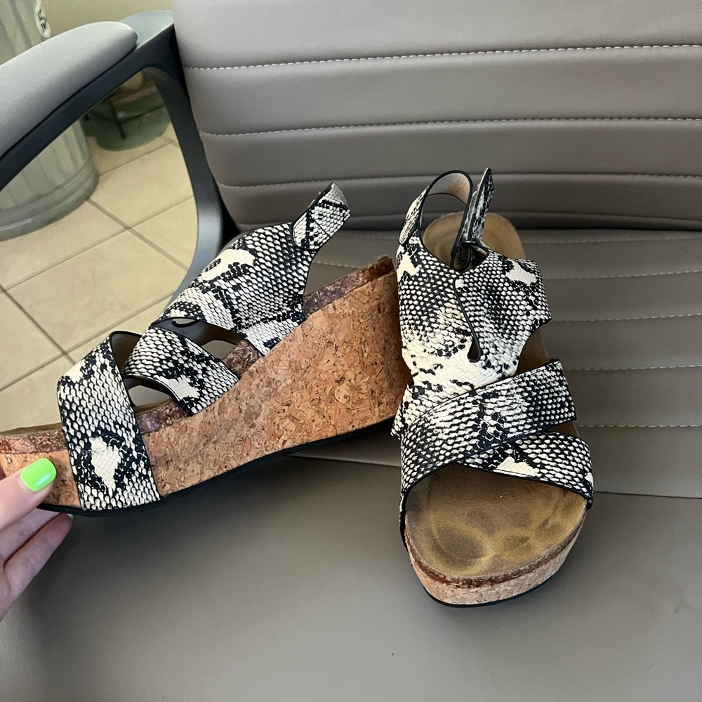 Women’s shoes